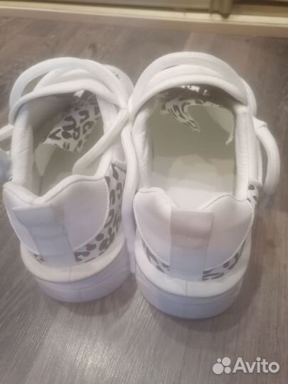 Кроссовки женские р41