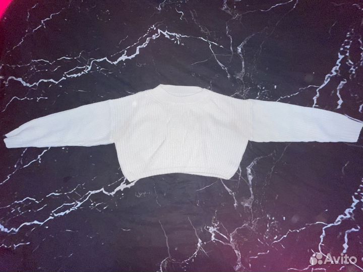 Свитер женский укороченный