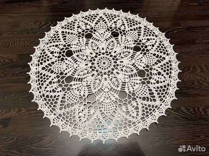 Салфетка вязаная крючком белоснежная