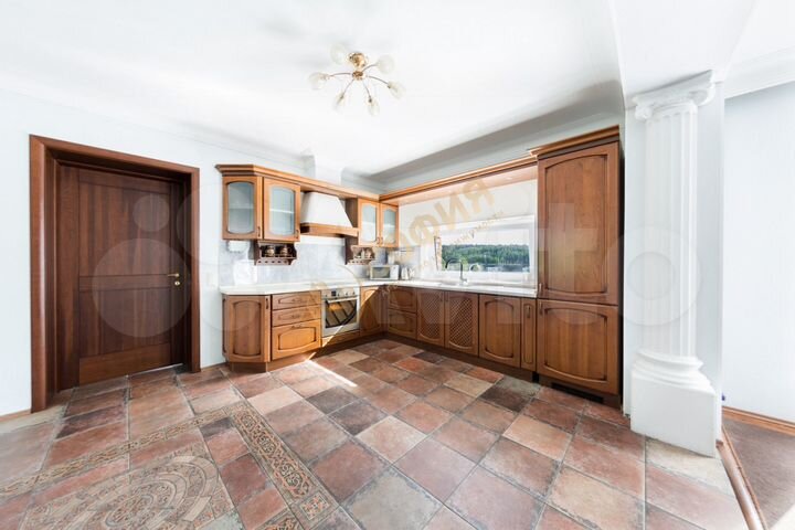 Коттедж 300 м² на участке 2 га