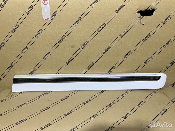 Молдинг двери передний правый Lexus Lx 570