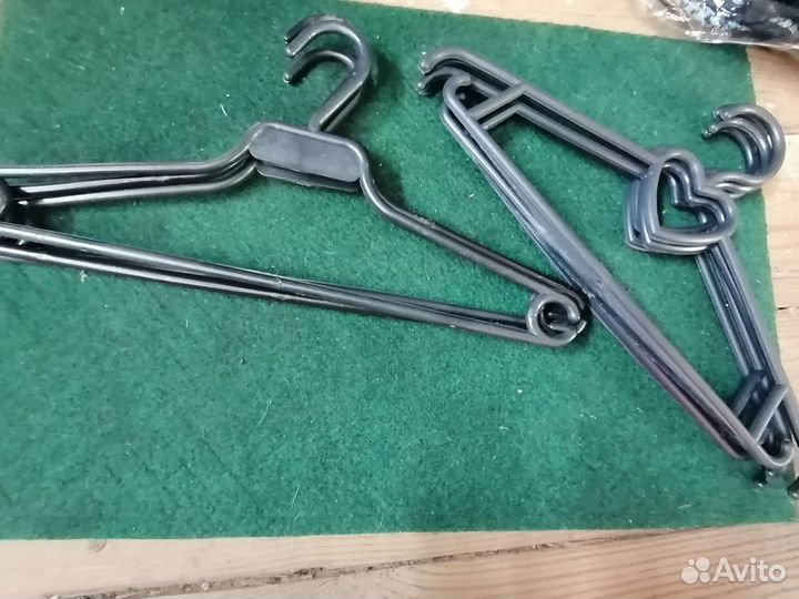 Вешалки плечики пластиковые