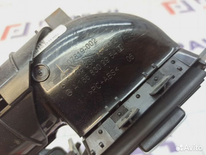 Дефлектор воздушный левый Mercedes-Benz GL (X166) 1668301554