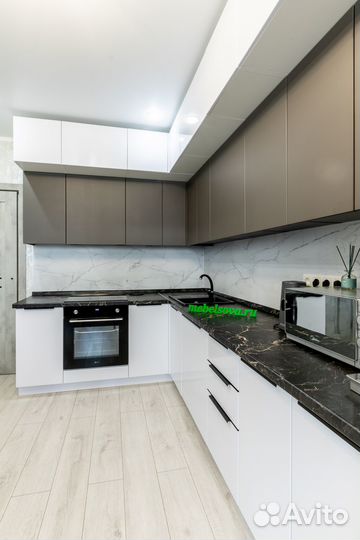 Кухня под потолок на заказ