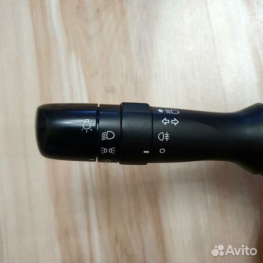 Левый подрулевой переключатель Toyota