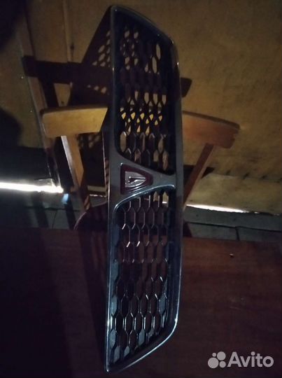 Решетка капота
