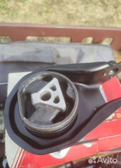 Подушка двигателя Форд фокус 3