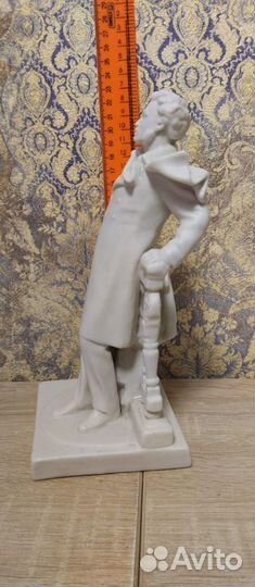 Статуэтка фарфор Пушкин бисквит