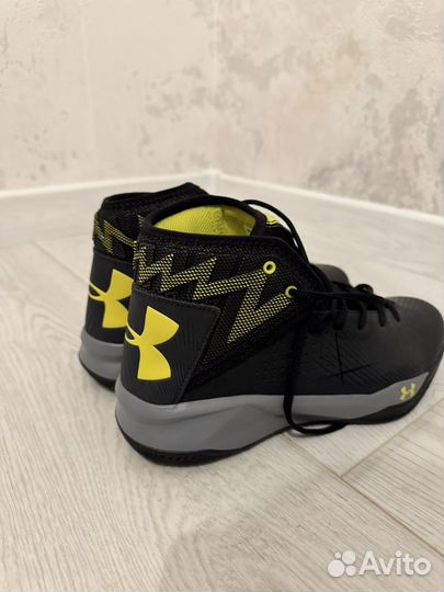 Кроссовки мужские under