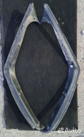 Накладка дренажа заднего крыла Mercedes W204