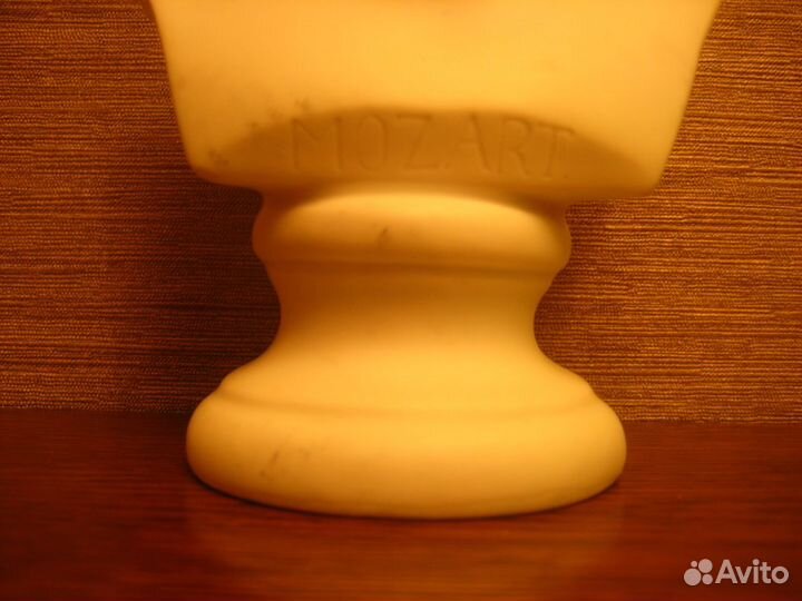 Старинный большой фарфоровый бюст Моцарта