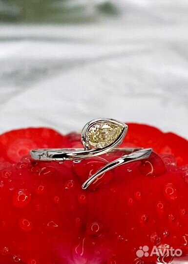 Кольцо с бриллиантом ‘’Маркиз’’