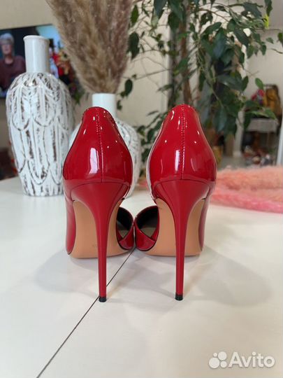 Туфли женские 35 размер красные лаковые