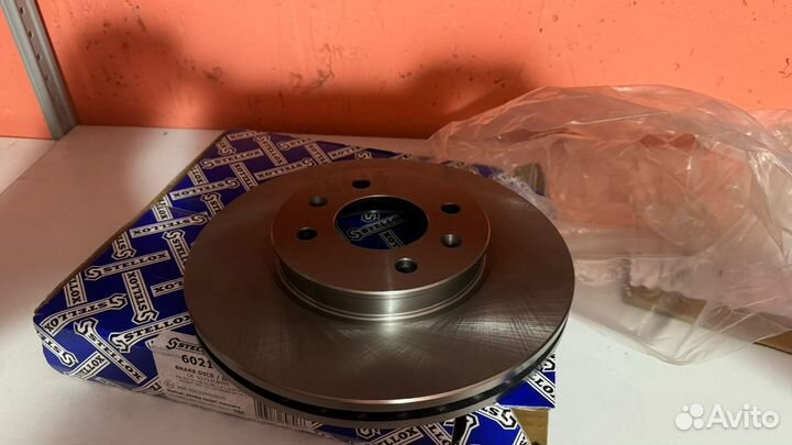 Диск тормозной вместе с накладками