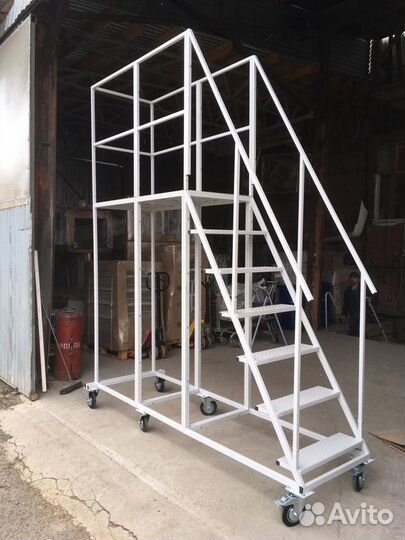 Лестница передвижная