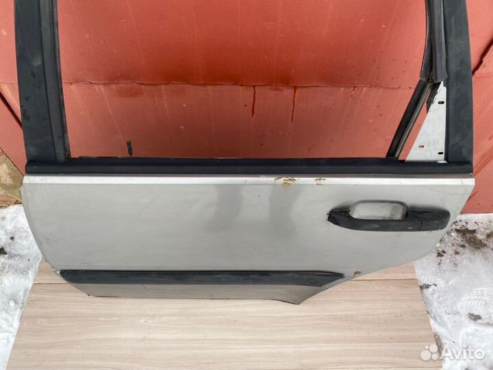 Дверь задняя левая Volvo 460 1 1990
