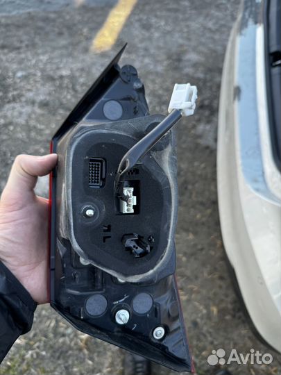 Задний стоп на багажник камри 70