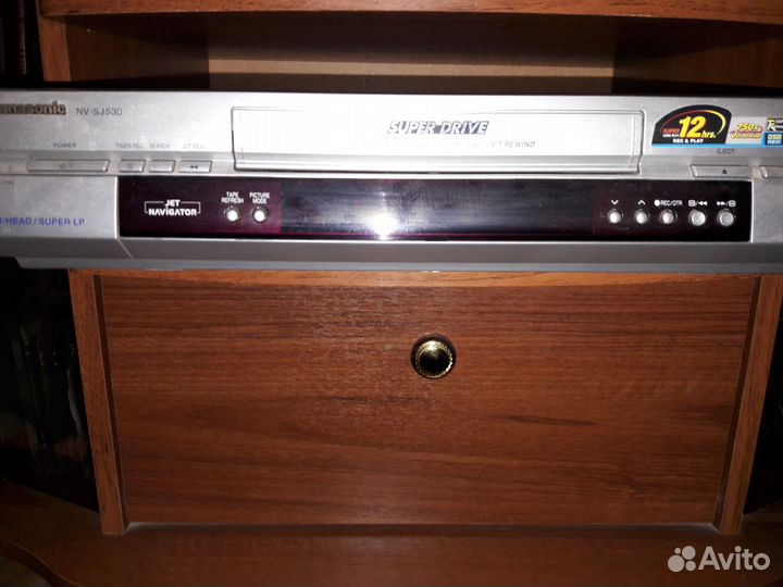 Видеомагнитофон панасоник NV-SJ 530 + много кассет