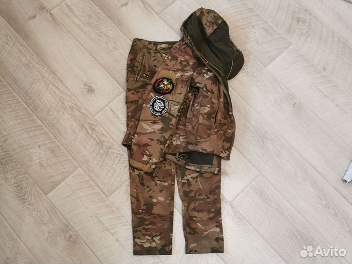 Армейская одежда и аксессуары