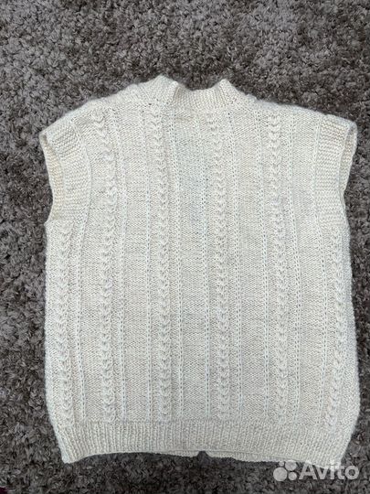 Жилет женский ручной вязки