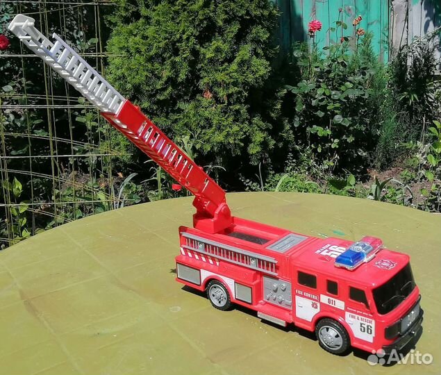 Машина пожарная на батарейках