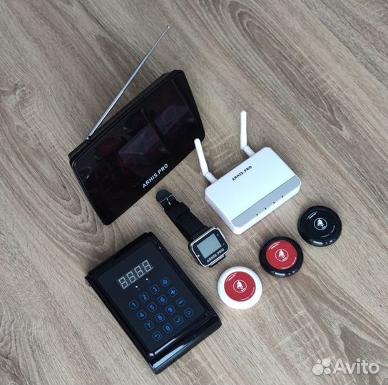 Система вызова: кнопка вызова официанта и табло