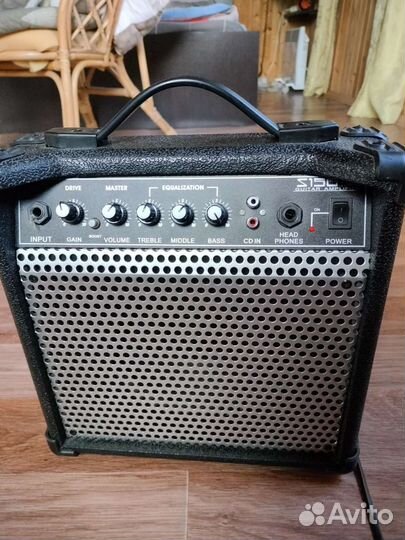 Гитарный комбоусилитель