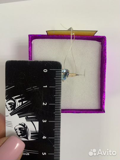 Золотое кольцо с топазом и фианитами 15 размер