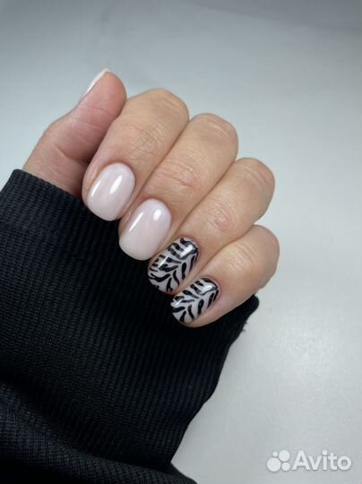 Начинающий мастер маникюра