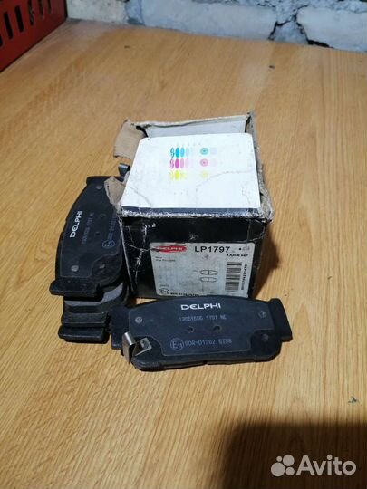Колодки тормозные дисковые задние Delphi LP1797