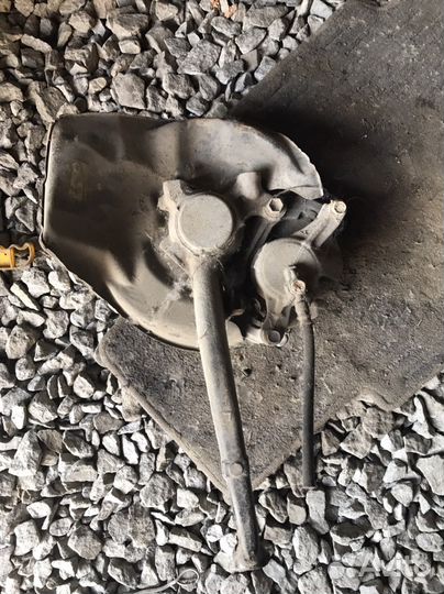 Ступица передняя левая на toyota mark II GX100