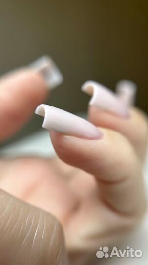 Маникюр и педикюр