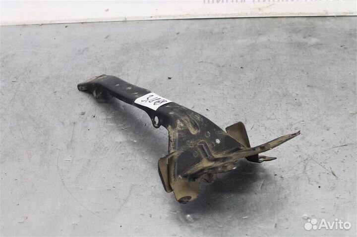 Кронштейн замка капота Volkswagen Touareg (02-07)