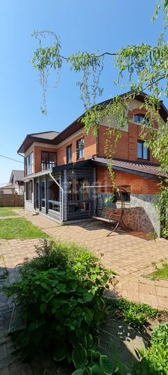 Дом 259,3 м² на участке 14,8 сот.