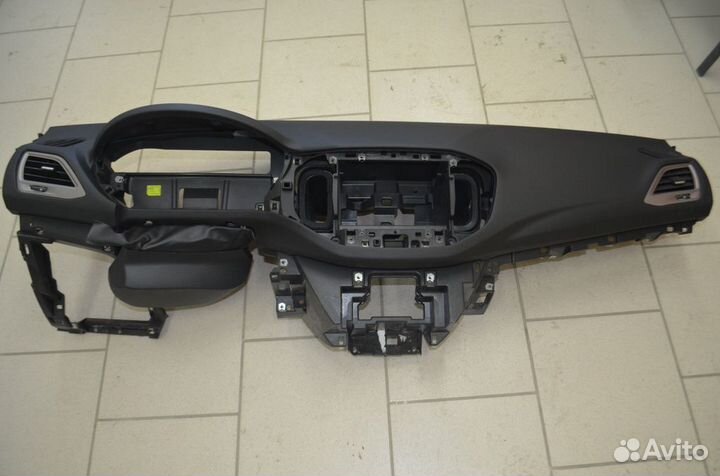 Торпедо панель приборов Лада Веста