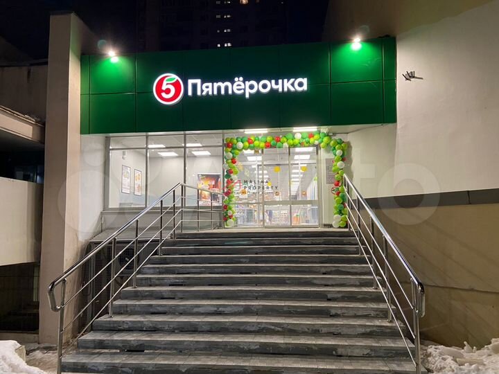 Продам торговое помещение, 738 м²