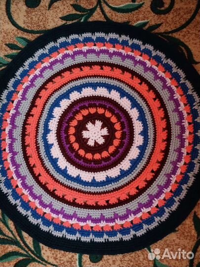 Коврик вязаный, d-66см