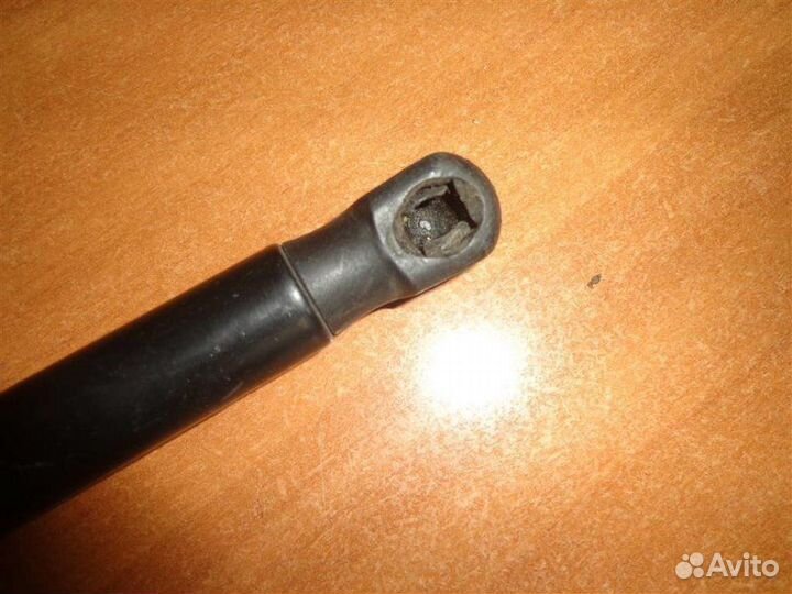 Амортизатор капота Volvo S40 2004