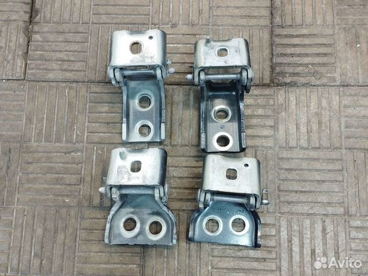 Петли дверные Citroen C4 B7 2013 год