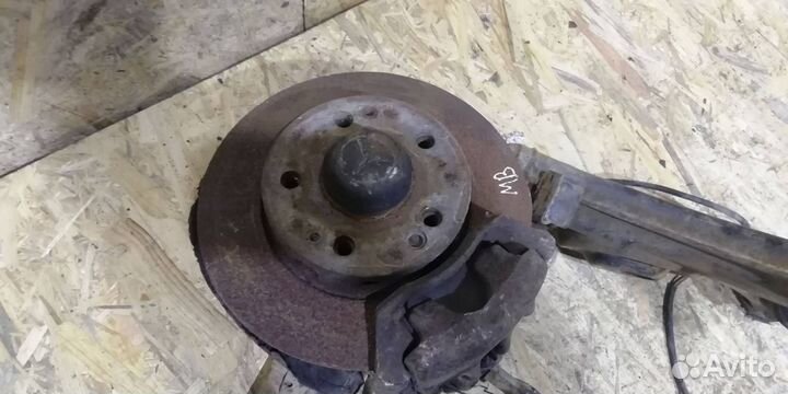 Рычаг правый нижний Mercedes-Benz 190 1992