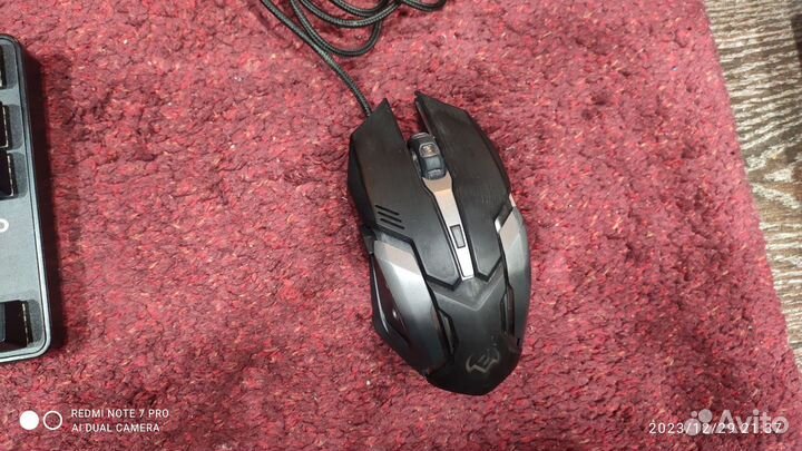 Игровая клавиатура и мышь