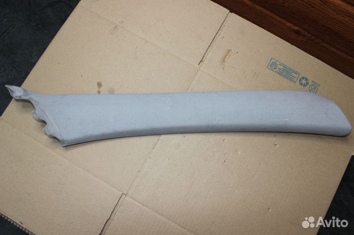 Обшивка передней стойки салона правая W140