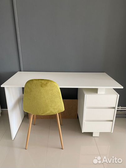 Письменный школьный стол Рио белый в наличии