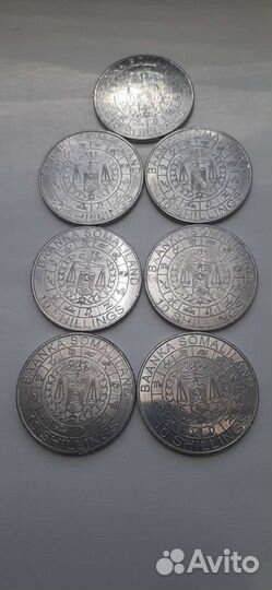 Крупные иностранные монеты