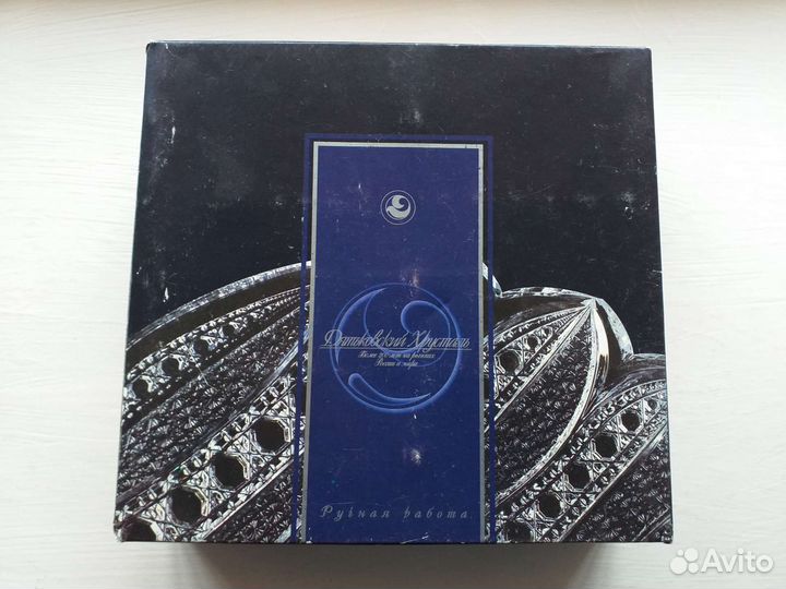 Хрустальные рюмки стопки бокалы, нож, кружка