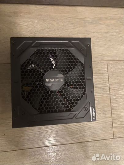 Блок питания Gigabyte P1000GM