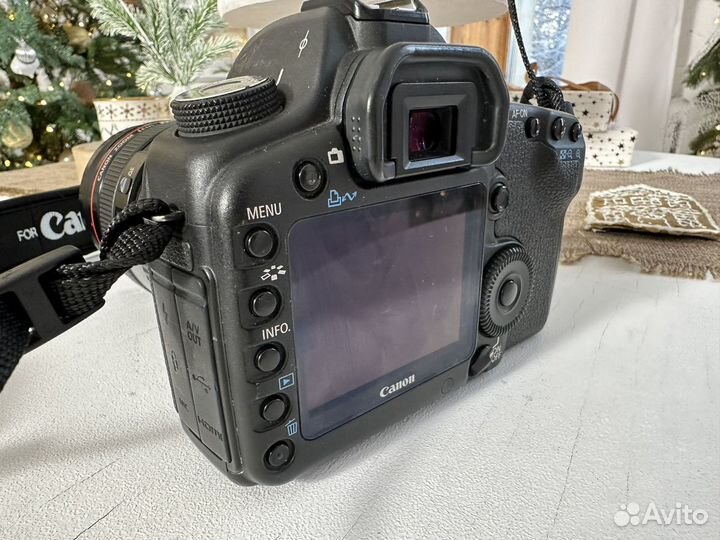 Зеркальный фотоаппарат Canon 5D mark II body