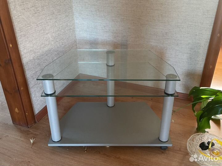 Стеклянная тумба под тв