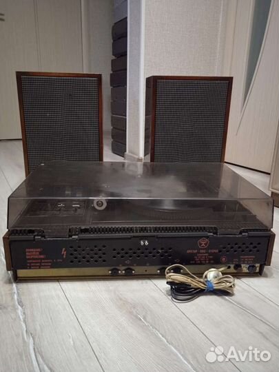 Проигрыватель Арктур-003С+Колонки Вега 25AC-302