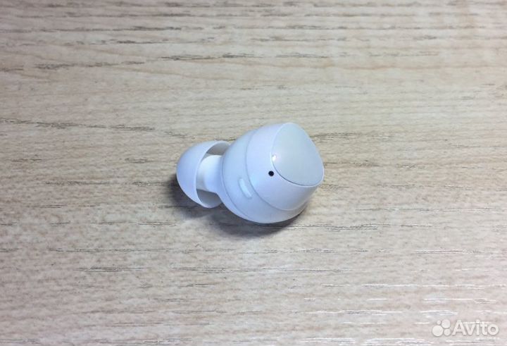 Наушник Samsung Galaxy Buds L б\у